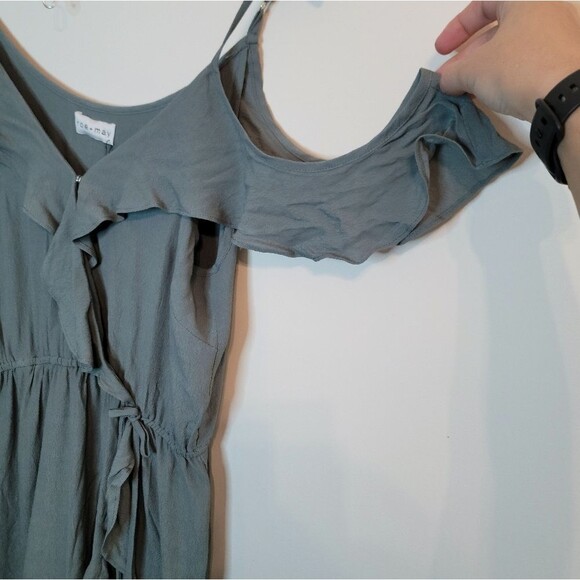 Roe + May Gray Ruffle Hanging Cold Shoulder Sleeve Vivi Mini Dress Size Large - Picture 4 of 11